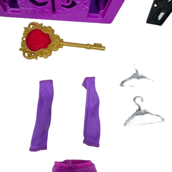Mattel Monster High Skulltimate Secrets Clawdeen Locker Doll and Accessories - Picture 9 of 10